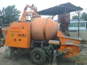 小型混泥土搅拌拖泵车载泵