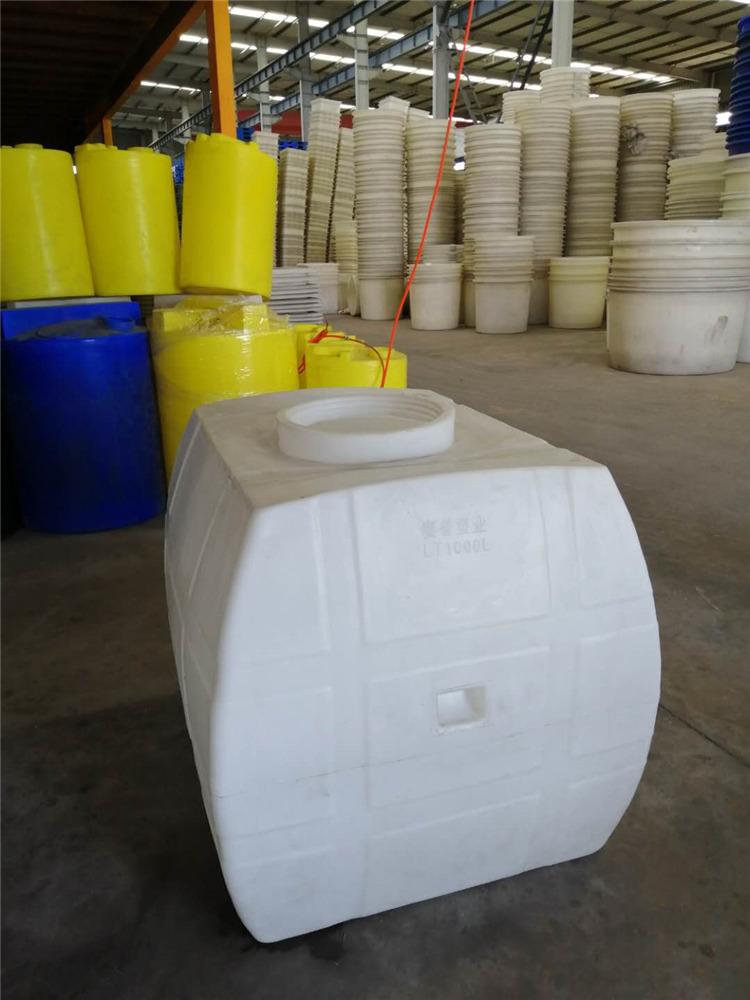 重庆塑料水箱厂家 1吨卧式水箱 车载水箱价格