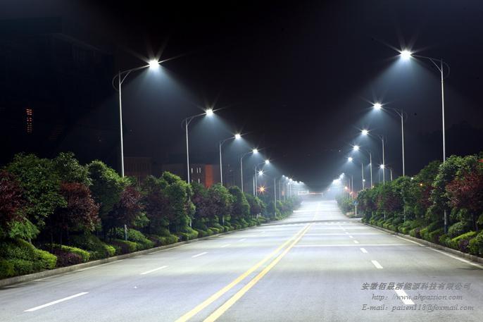 明光新农村安装了太阳能路灯