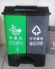 出厂价供应成都长林宾馆双桶塑料垃圾桶