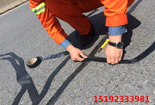 8203;山西太原沥青路面贴缝带修补裂缝小体积大用处