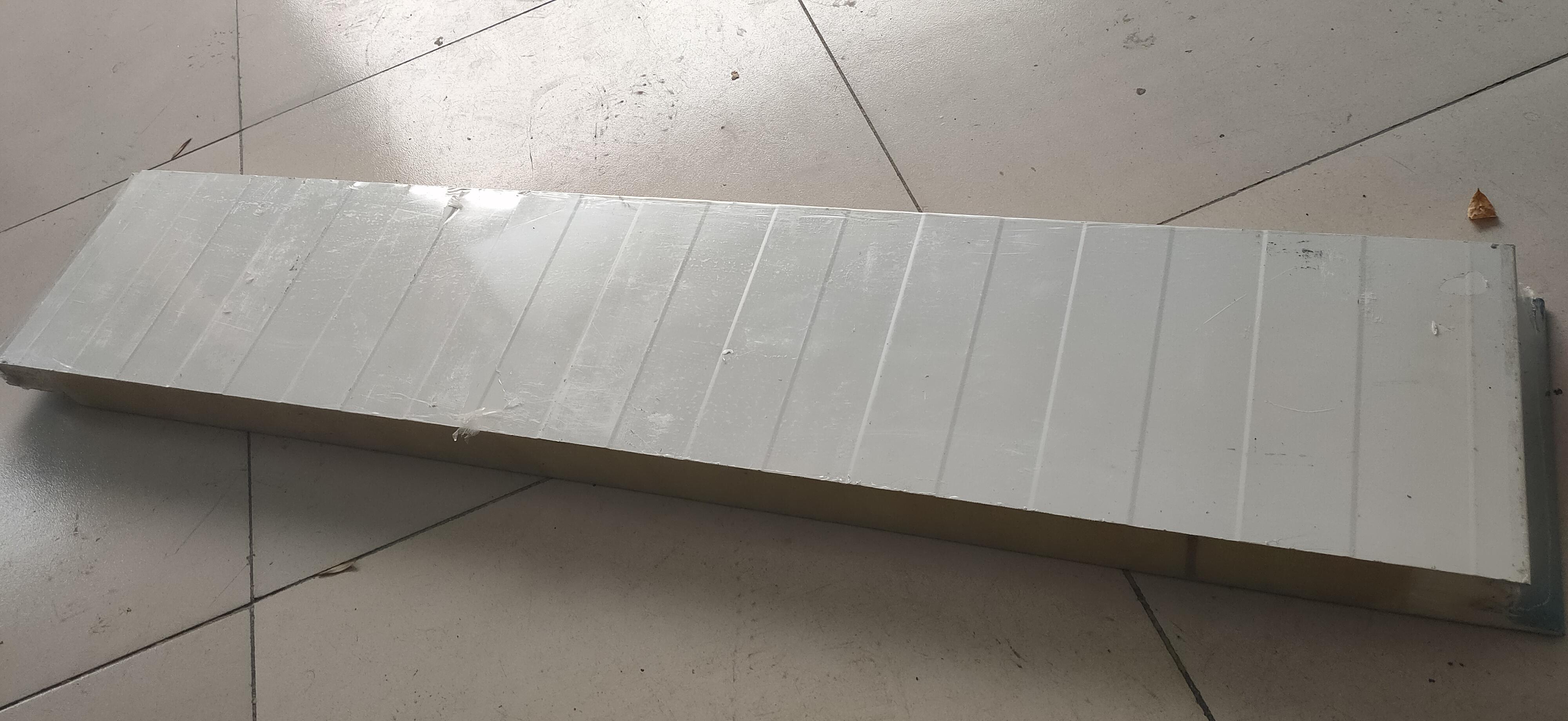 1000型聚氨酯夹芯保温屋面复合板