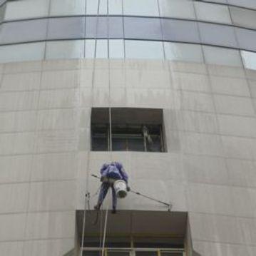 玉林市大厦玻璃幕墙清洗