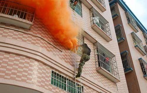 高层建筑消防安全综合火灾演练消防应急疏散预案用烟雾罐
