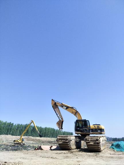 水陆挖掘机出租清淤设备租赁
