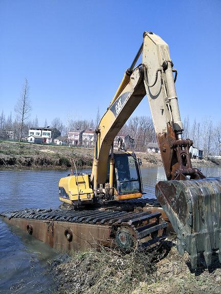 水陆挖掘机出租清淤设备租赁