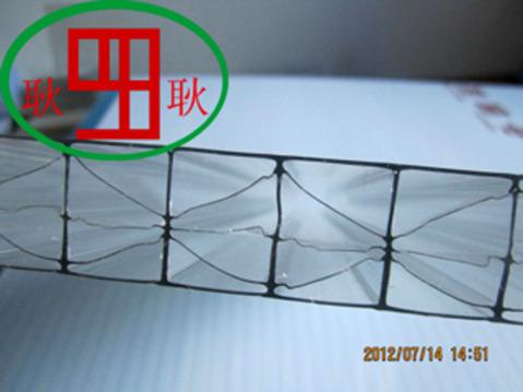 含UV米字型PC阳光板采光雨棚的不同安装法