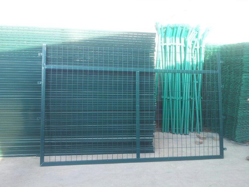 围山圈地使用广泛边框铁丝网高温浸塑使用更长久