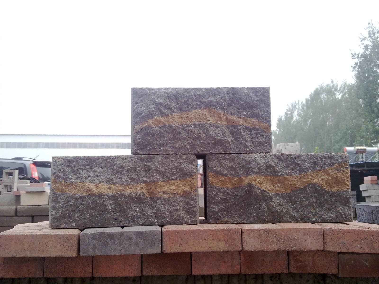混凝土砌块（承重、轻质、装饰）、地砖、干垒挡土墙砌块