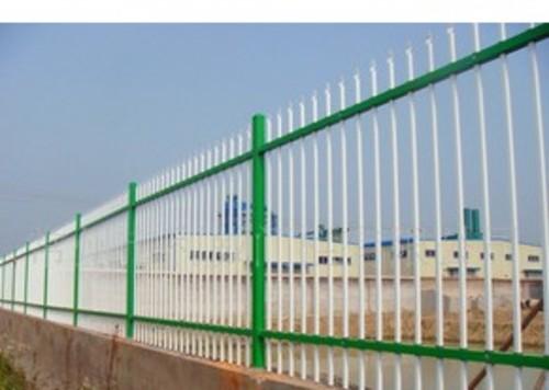 供应高质量钢质围墙护栏 铝合金围墙栅栏