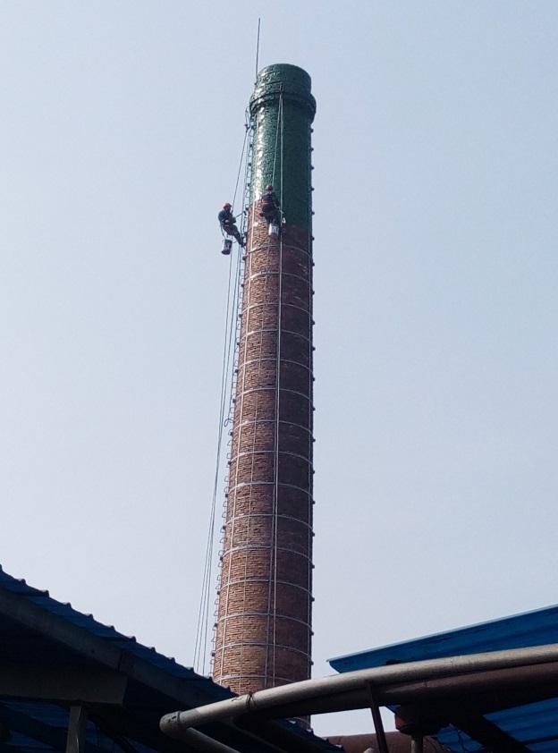 60米砖烟囱刷航标美化工程