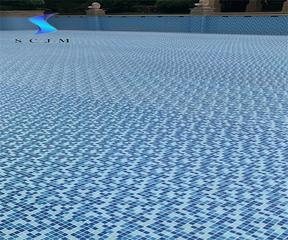 游泳池使用泳池胶膜冬季容易冻坏吗？