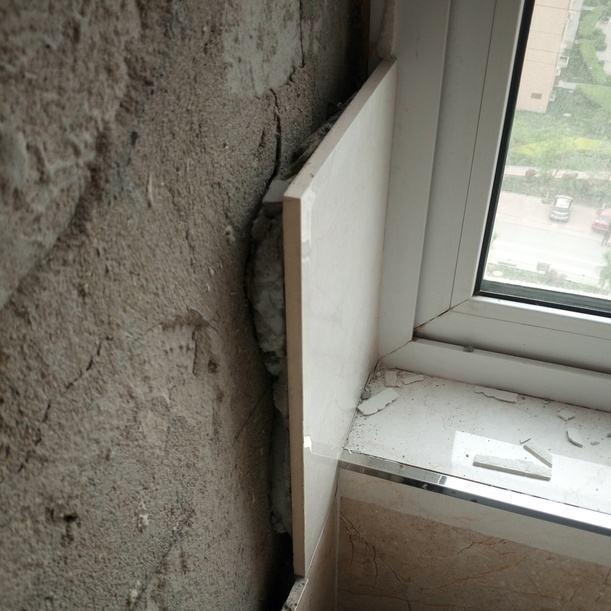 安置房新房墙体直掉沙怎么回事？墙面反沙是质量问题吗？如何修复处理？