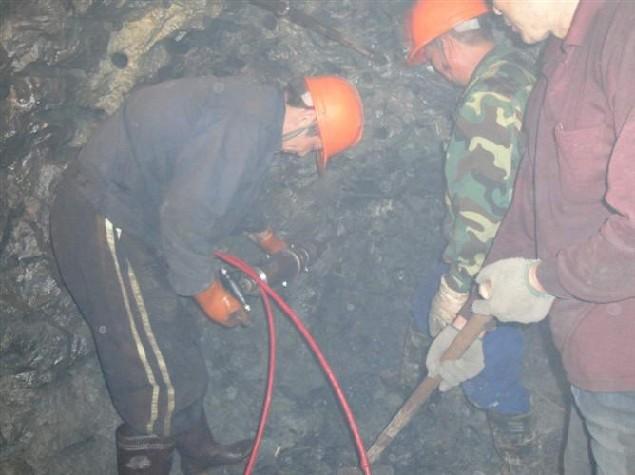 新型洞采稀土矿