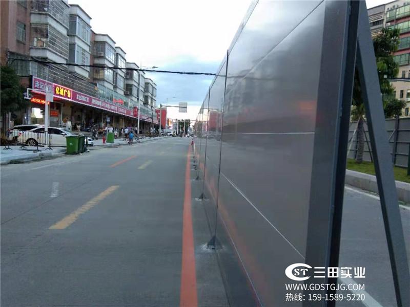 广州三田钢结构市政围挡板的安装
