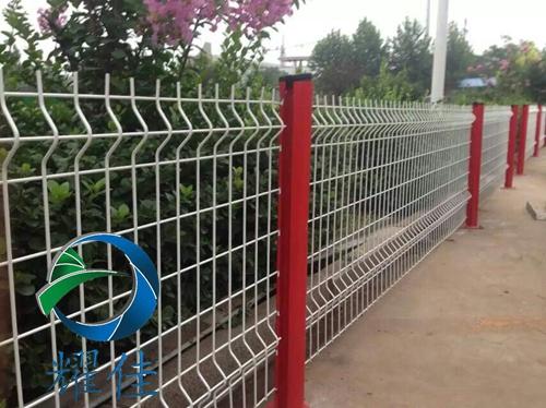 桃型柱护栏网 折弯护栏网价格适中、安装简便-耀佳丝网