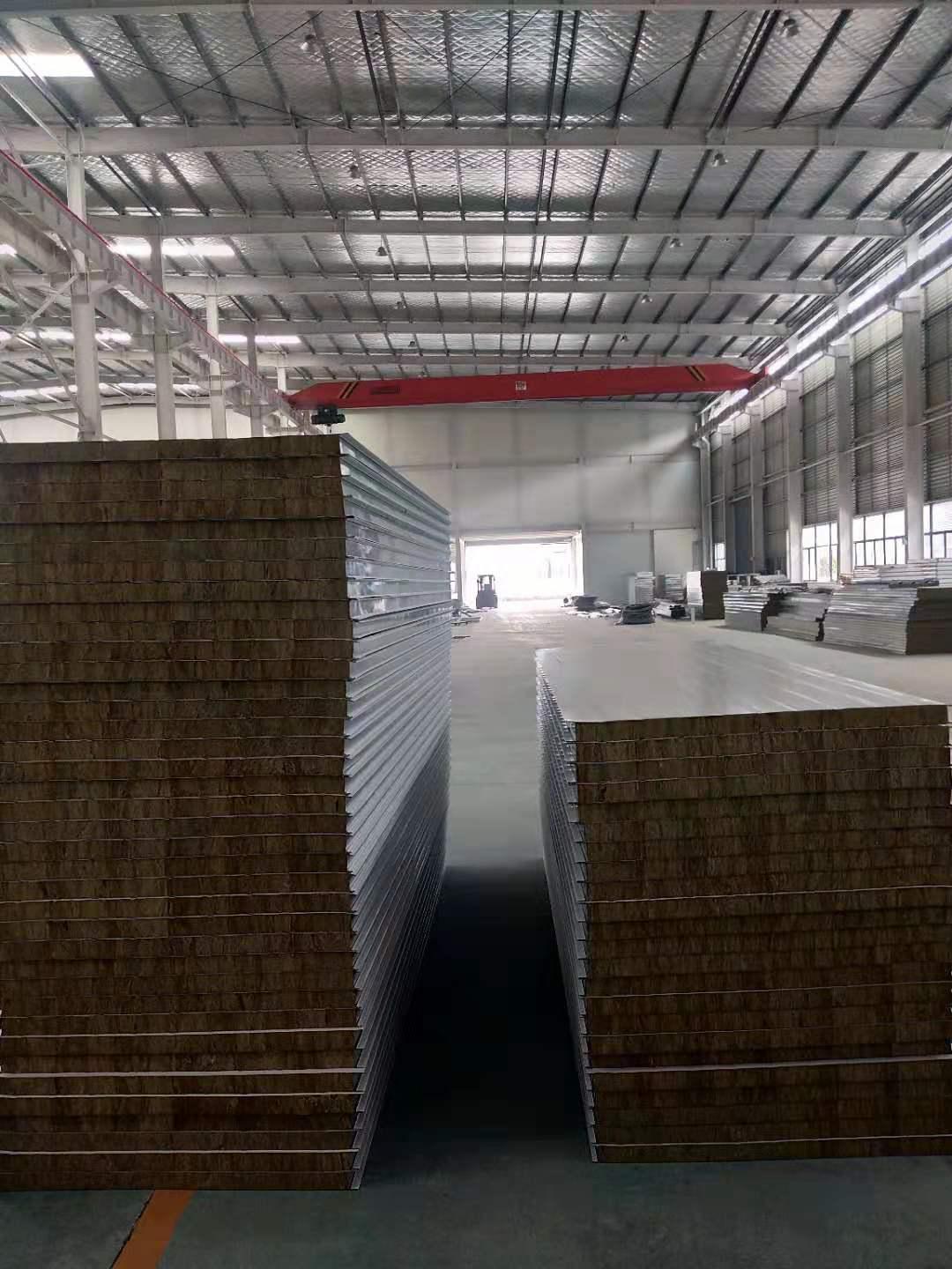 南通厂家供应50mm岩棉板 岩棉彩钢板 机制岩棉净化板