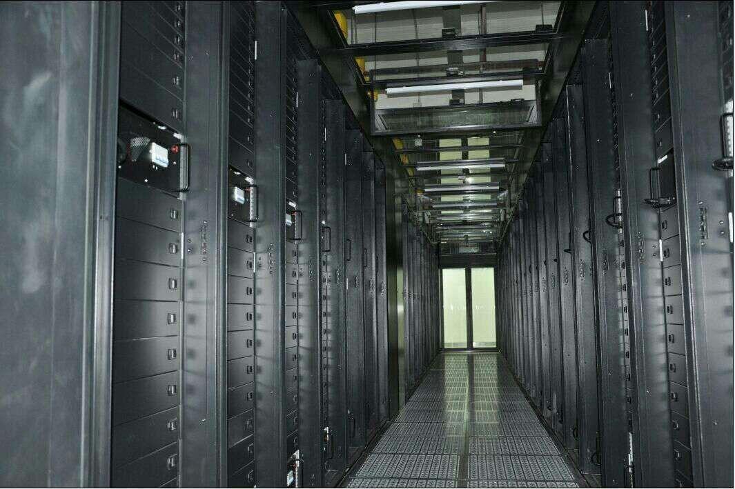 图腾冷通道KL6042网络服务器机柜挂墙柜KVM、PDU