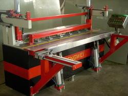 鹏威生产供应，各型塑料板折弯机,易先生13790070065。20090309