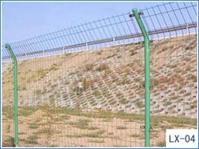 双边丝护栏网 三角折弯护栏网 园林场地护栏 厂家供应