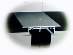 金属盖板型地坪变形缝装置