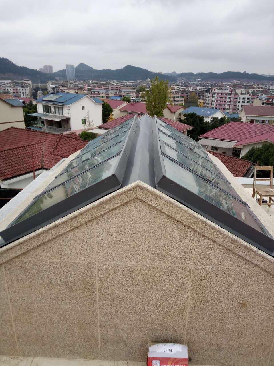 斜坡屋顶天窗效果图图片