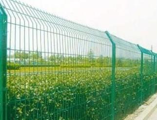 绿色清新美观双边丝公路护栏网