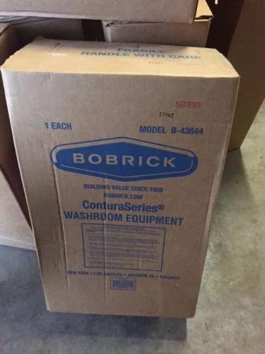 Bobrick B-43644 入墙式垃圾桶