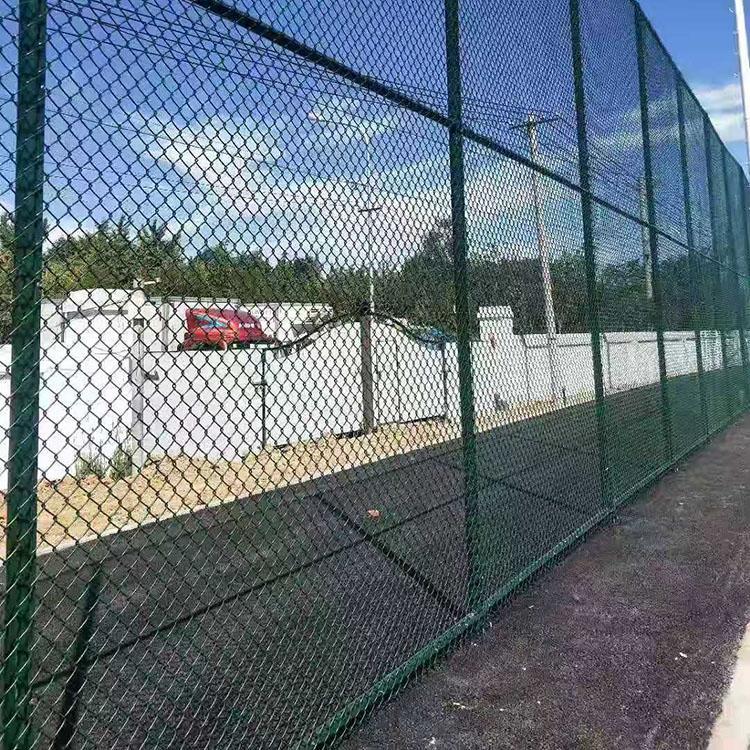 笼式足球场围网 篮球场围栏安装方案 体育场防护网销售