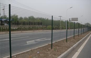 荷兰网围栏隔离带防护栏浸塑围栏