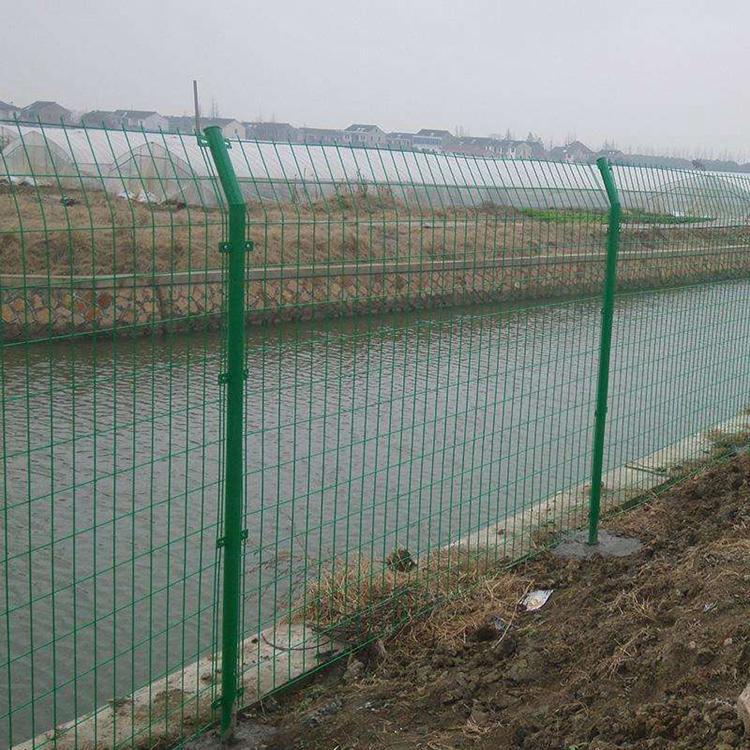 ​1.8*3米一套双边丝护栏网 4mm丝河渠防护围栏网10000套现货