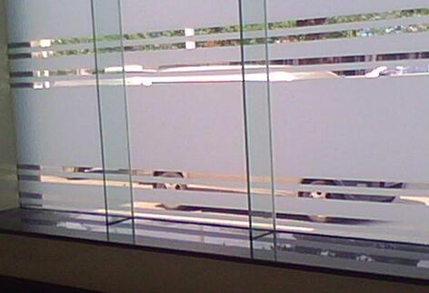 青岛贴膜团队阳台玻璃膜，写字楼玻璃膜，室内玻璃贴膜，腰线贴膜，防撞条