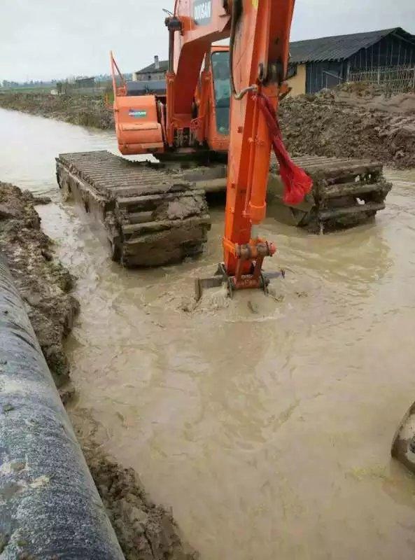 水陆挖掘机出租、水上挖掘机租赁
