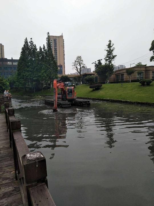 广西梧州附近水陆挖掘机出租河道清淤施工