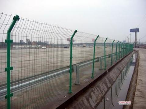 双边丝护栏网 铁路护栏网 封闭网河北兴洲护栏网厂直销