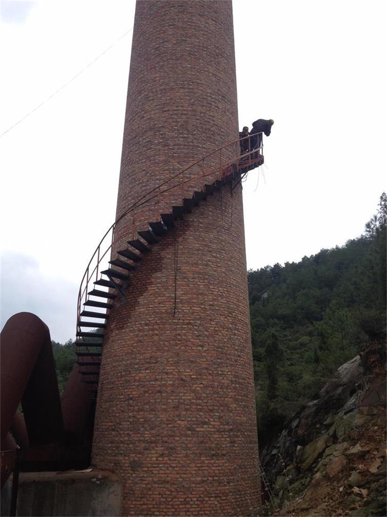 95米烟囱安装旋转爬梯