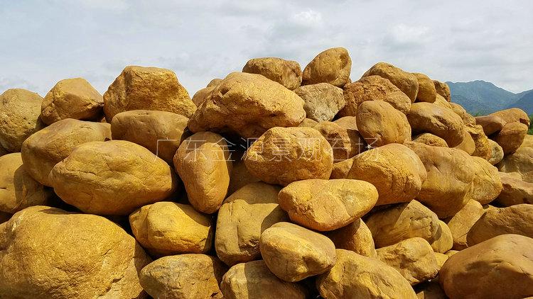 大量优质黄蜡石，黄蜡石颜色纯形状好是园林工程的绝好原料