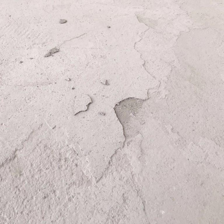 室内水泥地面起砂起灰怎么处理