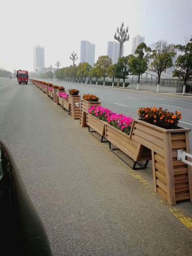 陕西围树花箱生产厂家，渭南几何花箱厂家，人行道路绿化隔离花箱制造哪家好？