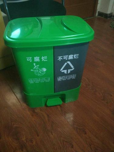 咸阳660L手推式塑料垃圾桶厂家，咸阳户外塑料垃圾桶哪家质量好