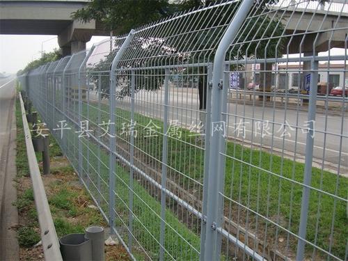 公路护栏网哪个厂家好-道路护栏网-市政规划园区护栏网