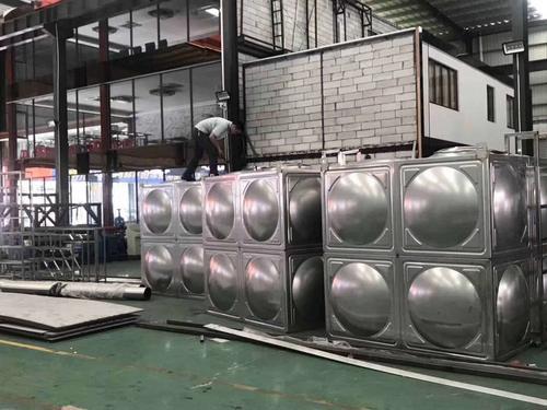 清远不锈钢水箱厂家直销，方形保温水箱定制做，焊接式消防水箱304价格