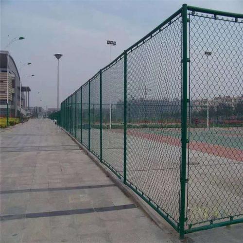 绿色包塑篮球场围网 河北足球场围网 网球场围网防护网  