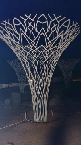 威海​城市广场 大型景观雕塑 螺纹镂空树雕塑摆件