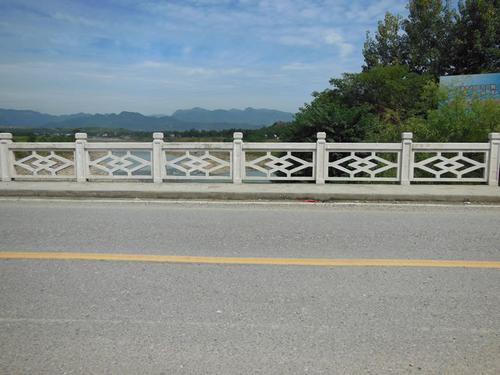 1100mm桥梁仿石护栏，铸造石河堤护栏，仿青石栏杆