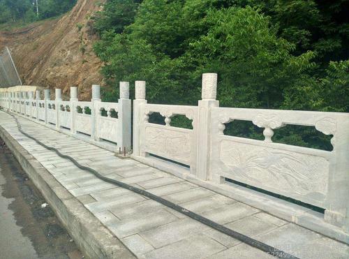 铸造石栏杆如何选择，仿石栏杆，仿木护栏，四川预制砼栏杆