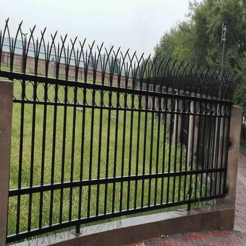 珠海居民楼围墙护栏价格 室外防护栅栏定制 组装式工业区围栏
