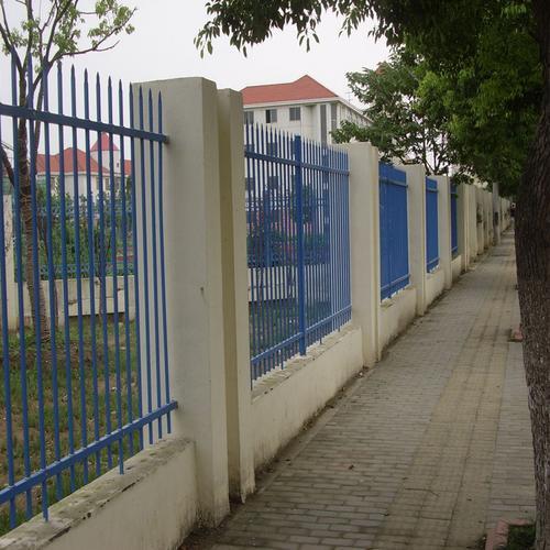 组装式别墅围栏多少钱 东莞厂家直供锌钢栅栏 开发区防护栏杆