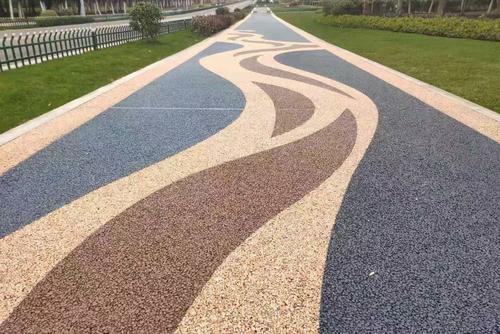 ​广东潮州庭院铺装鹅卵石彩色水洗石地坪制作方法