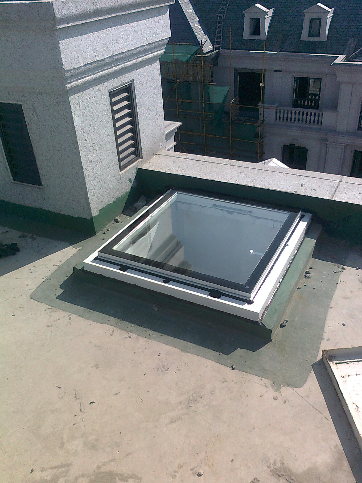 巧妙设计:屋顶窗户秒变成阳台